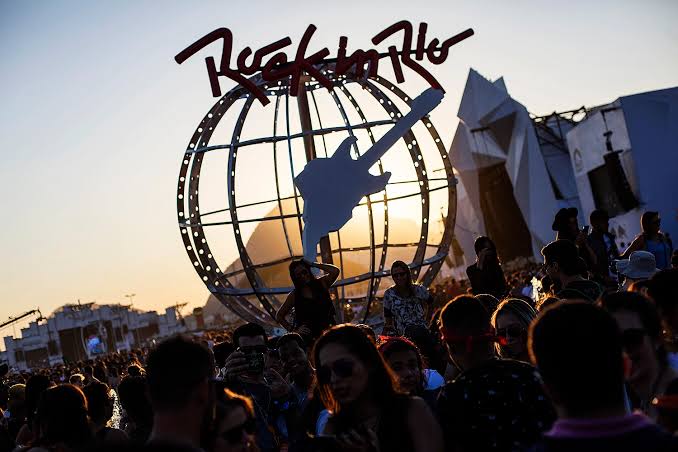 Folha de S.Paulo informa: Estande no Rock in Rio projeta distribuir quase 50 mil camisinhas