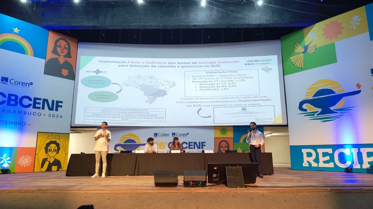 Especialistas franceses e brasileiros trocam experiências sobre a eliminação de ISTs durante o III Seminário de Enfermagem