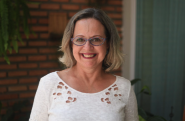 G1: ‘É preciso voltar a falar de preservativo’, diz mulher que pegou HIV do marido e convive com o vírus há 30 anos