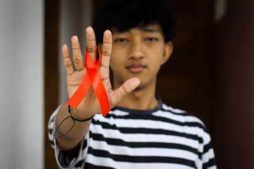 Boa notícia: HIV: 95% das pessoas em tratamento no Brasil não transmitem o vírus; entenda