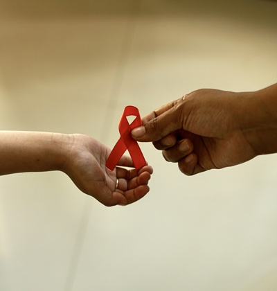 Metrópoles – Estudos avançam na busca pela cura do HIV: “Sem remédios há um ano”