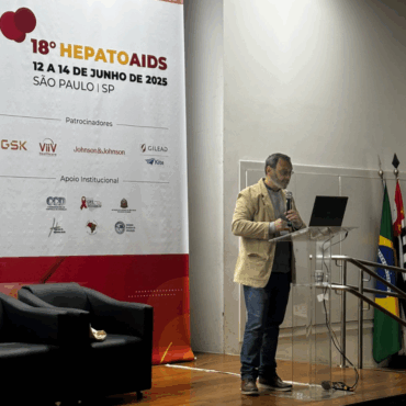 Hepatoaids: “Cuidar é mais do que medicar”: Infectologista Ronaldo Hallal propõe prevenção positiva como resposta ao HIV
