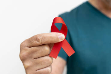 Justiça condena fundação por demissão de funcionário com HIV forçado a revelar diagnóstico, relata Correio