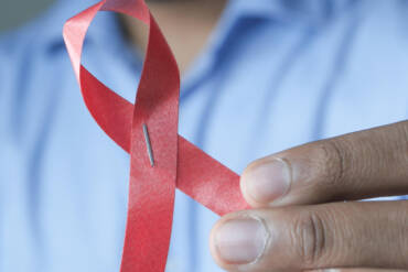 Crise no financiamento global ameaça resposta ao HIV, alerta Unaids no Dia dos Direitos Humanos