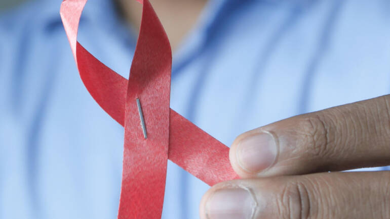 G1: Prefeitura na Bahia publica lista com nomes de mais de 600 pessoas que vivem com HIV ao suspender benefício