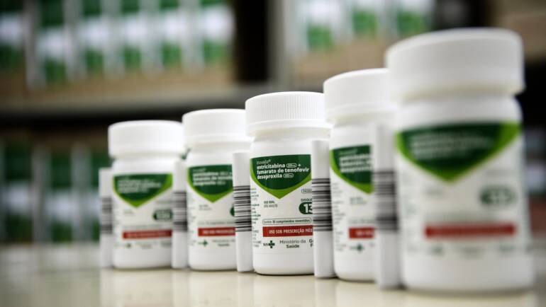 Mulheres são 8,8% das usuárias da PrEP, embora concentrem 30% dos novos casos de HIV, aponta Brasil de Fato