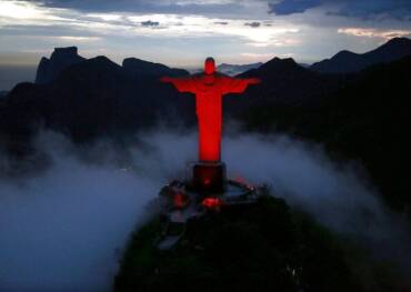 Quando a prevenção ao HIV existe, mas não chega: o Brasil fora do acordo do lenacapavir — por Erly Guedes e Susana van der Ploeg para Brasil de Fato