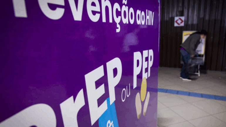 Ministério da Saúde discute prescrição de PrEP e PEP por farmacêuticos na APS e na Telessaúde