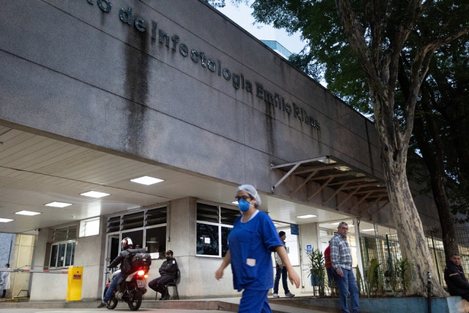 Crise no Instituto de Infectologia Emílio Ribas: atraso salarial a terceirizados bloqueia leitos de UTI e enfermaria, denunciam profissionais; direção responde