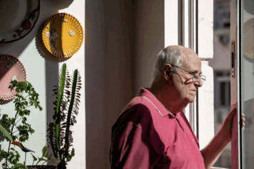 Conheça a história de quem descobriu que tinha HIV em 1991, recebeu duas extremas-unções e diz que está mais vivo do que nunca — O Globo