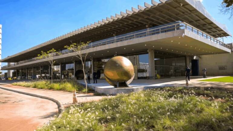 Brasil celebra 40 anos da resposta à aids com exposição que honra histórias, lutas e conquistas