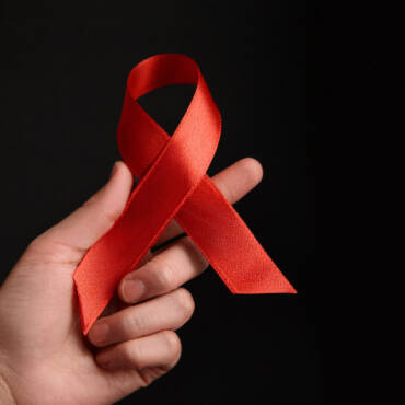 Metrópoles: Crise climática impacta a prevenção e o tratamento do HIV