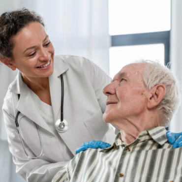 TERRA: HIV após os 50: estudo brasileiro revela que usar menos medicamentos traz melhores resultados