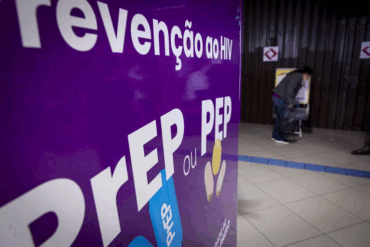 Dezembro Vermelho: Coordenadoria de Aids de São Paulo inova com entrega automática de autotestes e celebra 53% de queda nas novas infecções por HIV na capital