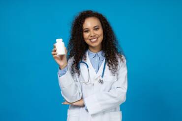 CROI 2026: Novo comprimido experimental contra o HIV mostra alta eficácia e pode simplificar tratamento, indicam estudos