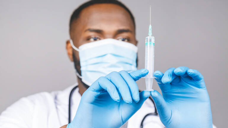 Folha de São Paulo: Brasil não poderá fabricar genérico de injeção contra HIV; preço ameaça acesso pelo SUS