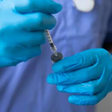 O Globo: Vacina contra o HIV induz anticorpos neutralizantes com dose única em testes; entenda